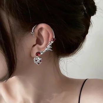 Lesfei корейски обица мода скъпа плисирана любов стрелка ухо клип жените ins готин стил обеци за бижута на жените