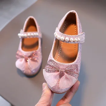 Нови пролетни момичета кожени обувки принцеса сладък лък перла бебе момиче обувки меко дъно детски маратонки малки обувки