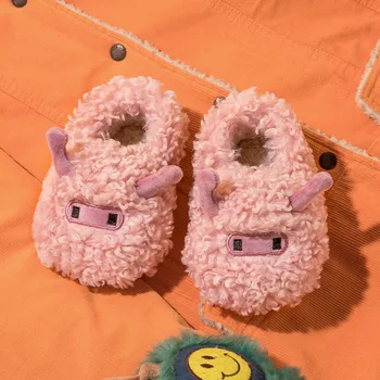 Момчета Момичета Почетна Нехлъзгащи се бебешки кожени чехли 2022 Зимни нови детски памучни обувки Карикатура Сладък животински модел Мода Топло