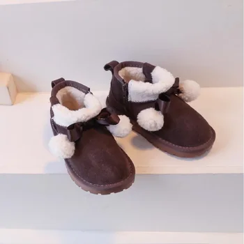 Снежни ботуши за момичета 2023 Зимни нови детски обувки Плюшени и топли детски ботуши Мода Сладка плюшена топка Бебешки ботуши кафяви